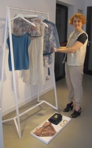 Maiou 89,90lei/ Pantaloni scurți 99lei/ Rochie 99lei/ Bluză 199lei/ Sutien 19,90lei/ Bikini 39,90lei/ Geantă 89,90lei/ Brățări 24,90lei