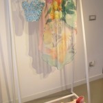 Fustă 89,90 lei/ Bustieră 99 lei/ Sandale 89,90 lei/ Geantă de plajă 39,90 lei