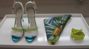 Sandale 399lei/ Eșarfă 39,90lei/ Curea 19,90 lei