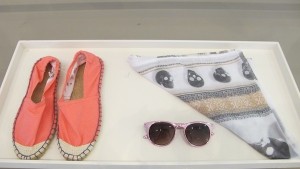 Espadrile-39,90lei, Ochelari de soare-19,90lei, Eșarfă-16,90lei