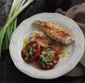 Piept de pui marinat in iaurt - Retete culinare Laura Adamache