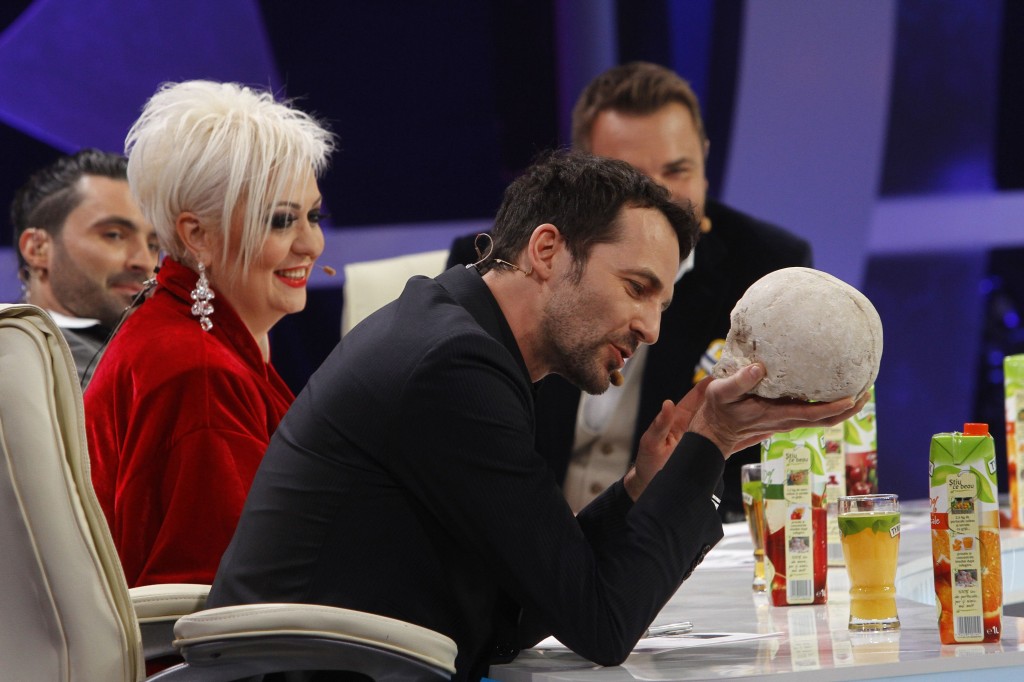 Monica Anghel: “E important să ne căutăm şi să ne găsim fericirea” Monica Anghel: “E important să ne căutăm şi să ne găsim fericirea”