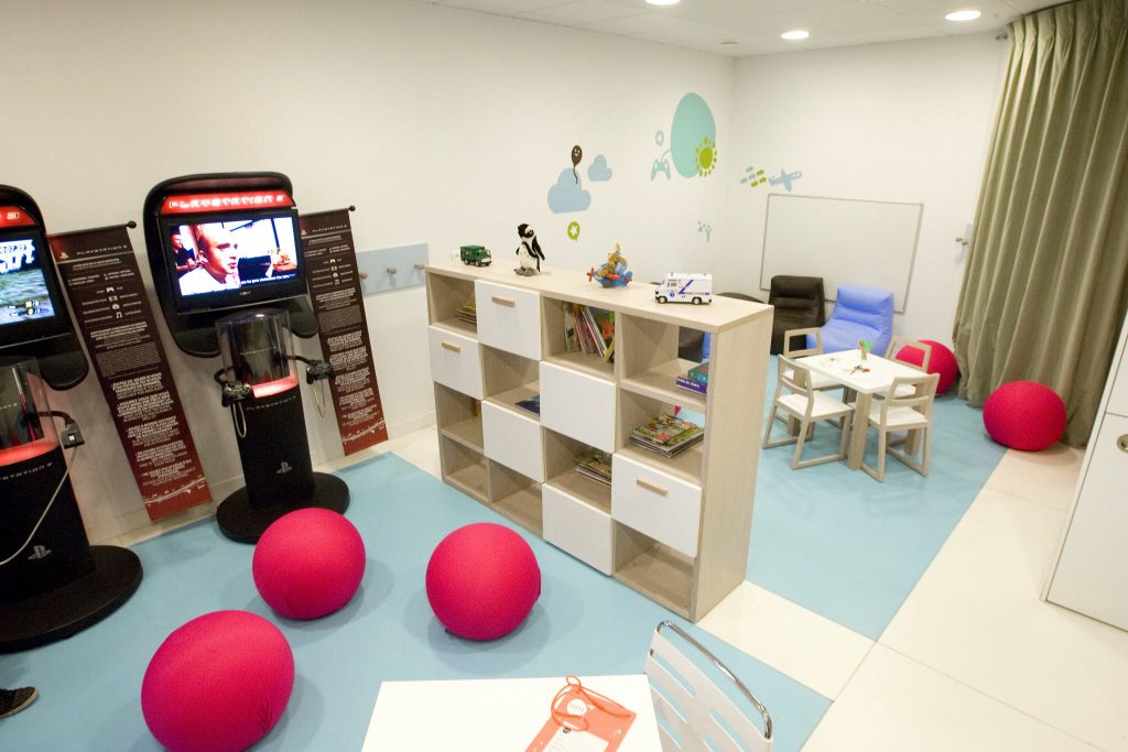 Copiii pot călători singuri cu avionul