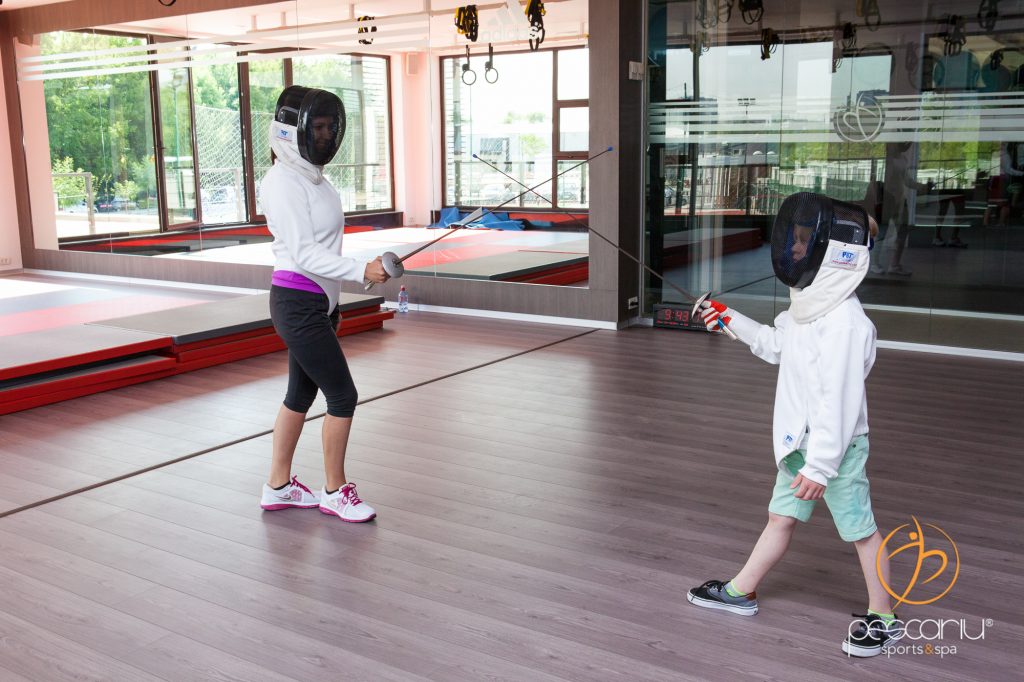 Scrima şi înotul, sporturile de care copiii se vor îndrăgosti
