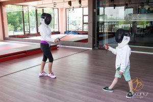 Scrima şi înotul, sporturile de care copiii se vor îndrăgosti