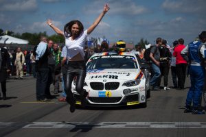 Raluca Lăzăruṭ: "Ai parte de o zi şi o noapte nebune, iar locul are o energie aparte"