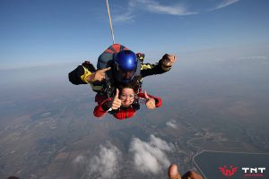 În fiecare zi, fă ceva pentru prima dată sau...cum am sărit cu paraşuta