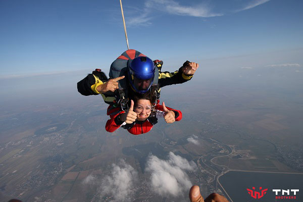 În fiecare zi, fă ceva pentru prima dată sau...cum am sărit cu paraşuta