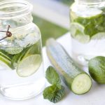 Detoxifiere la tine acasă: 3 reṭete rapide pentru 3 sucuri ultra-energizante