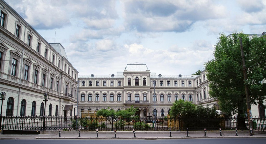 Palatul Romanit - www.elacraciun.ro Palatul Romanit - www.elacraciun.ro