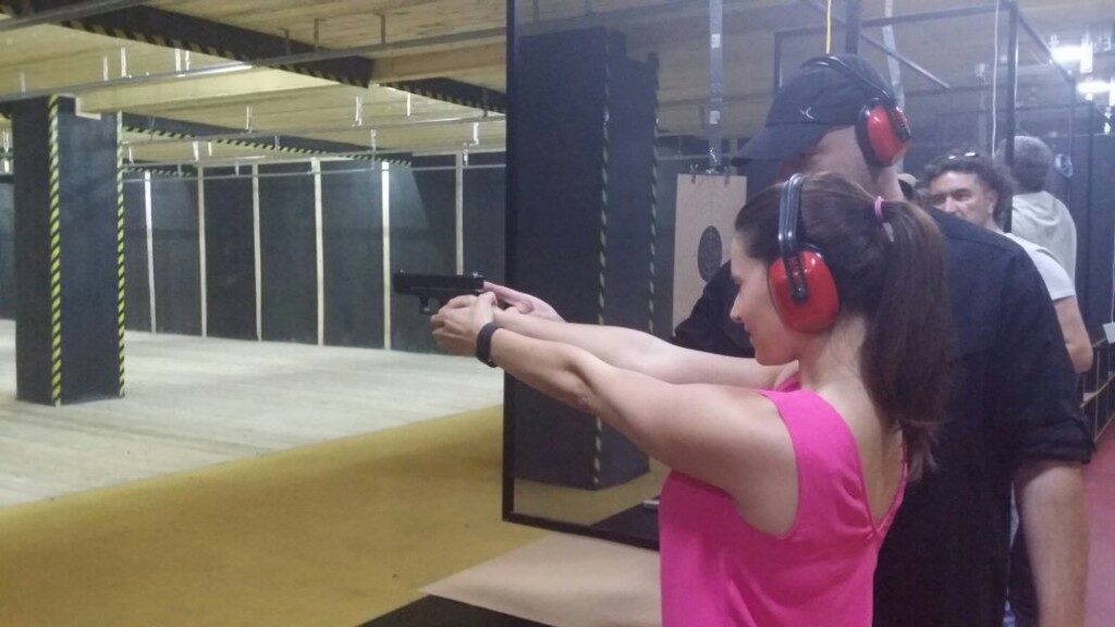 Am făcut-o și p-asta: am tras cu armaaa! 