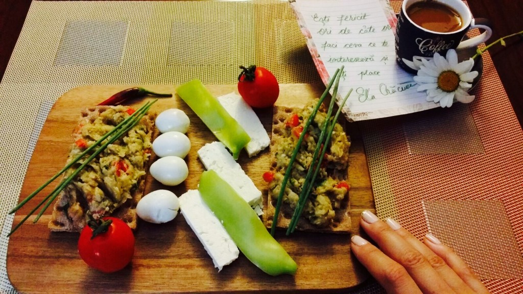 Mic-dejun de mers la sală