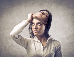 Să simți sau să nu simți în lumea această hiperactivă? Empatie sau indiferență?