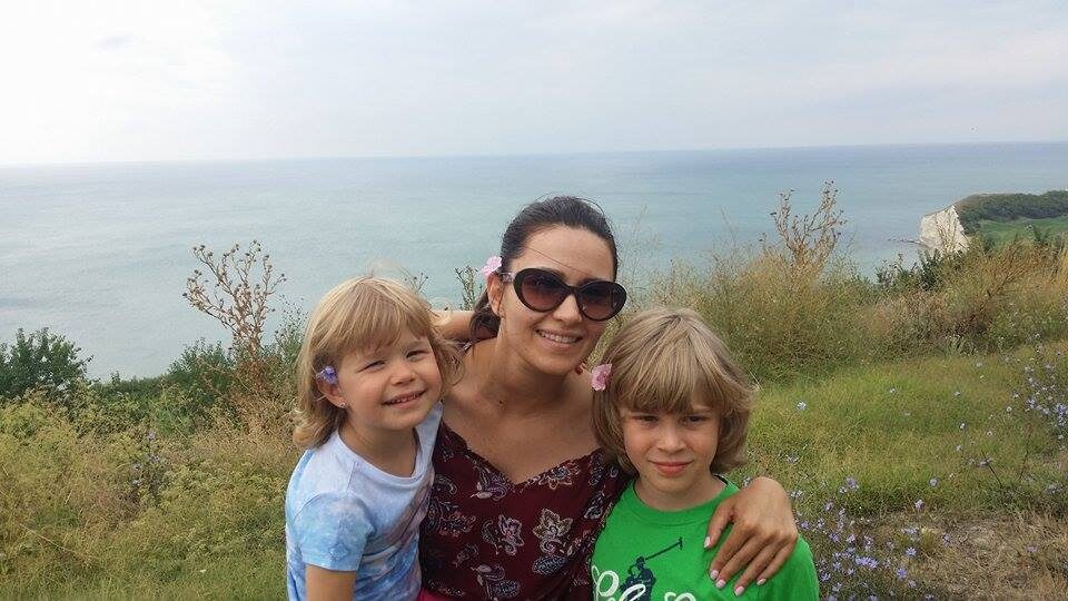 Ela_Craciun_cu_copiii