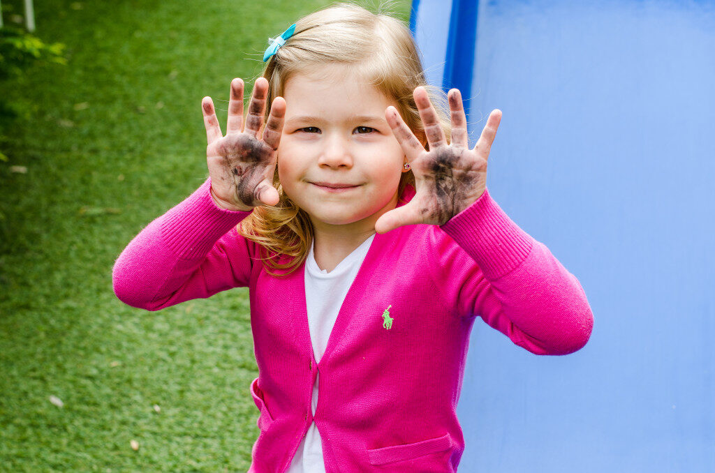 3 simptome care trădează "boala mâinilor murdare" 