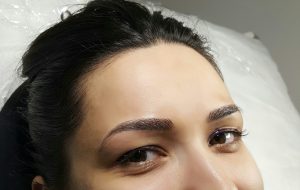 Trucul de la make-up artiști care TE ÎNTINEREȘTE, ÎȚI LUMINEAZĂ CHIPUL ȘI ÎȚI OFERĂ ÎNCREDERE ÎN TINE!