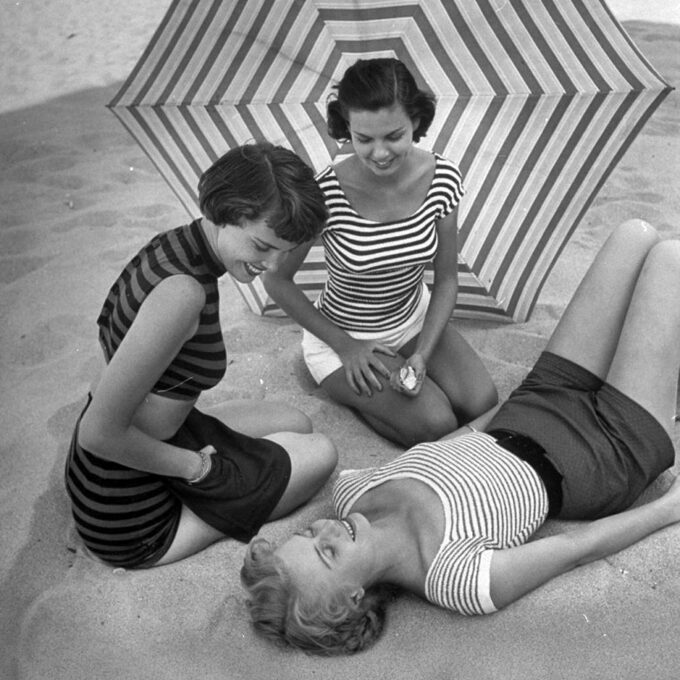 girls-on-beach-in-stripes-6388277