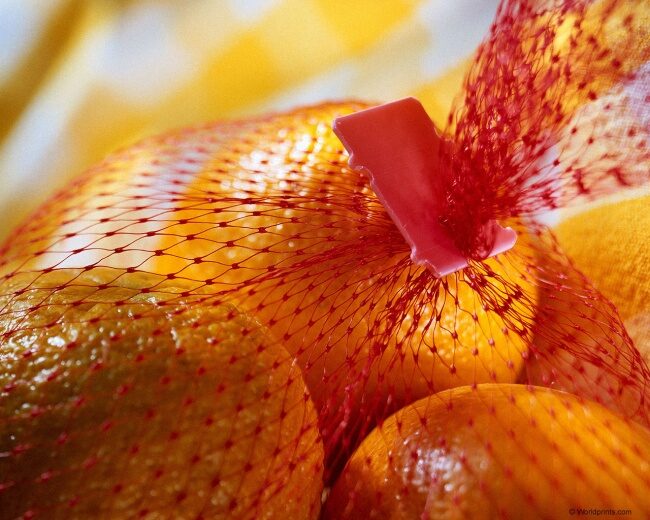  O plasă ca cea în care se găsesc cepele și portocalele e grozavă pentru a curăța oalele și tigăile fără a le zgâria.