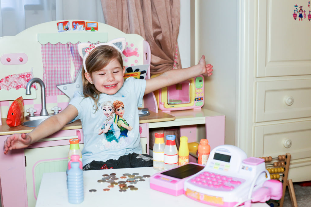 Ce trebuie să știe copilul tău despre bani?