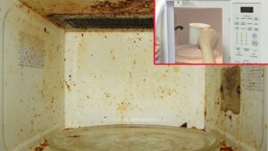 Cum cureți cuptorul cu microunde în doar câteva minute fără produse chimice