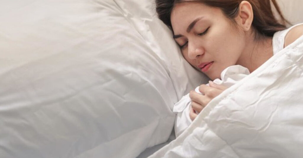 Oamenii de știință au descoperit o metodă sănătoasă prin care poți adormi fără problme, iar somnul să fie odihnitor