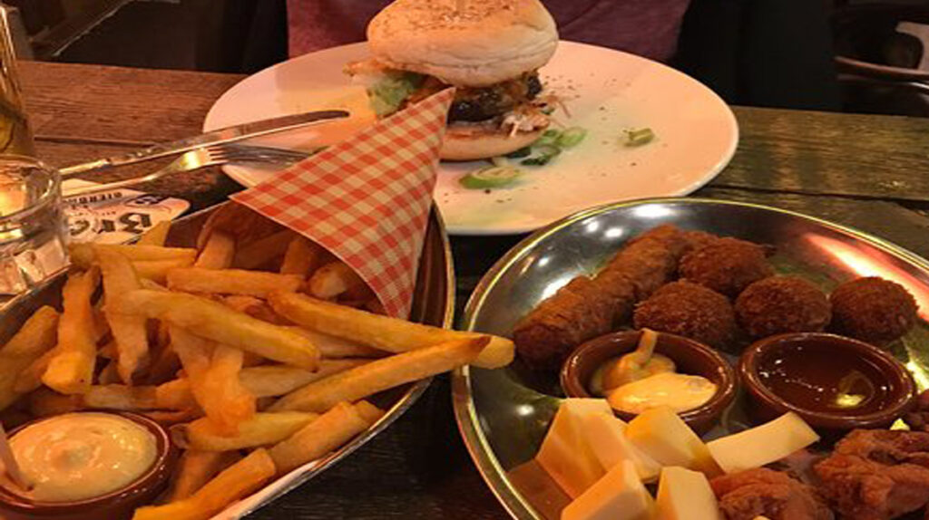 Evită aceste alimente înainte de culcare dacă vrei să ai un somn odihnitor