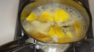 Fierbe o lămâie și bea apa de la ea. Slăbești până la 10 kg într-o lună