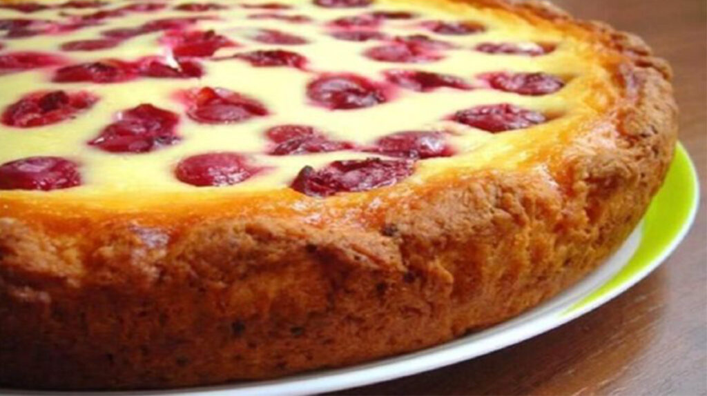 Tartă cu vișine și smântână - Desert de vară în 4 pași