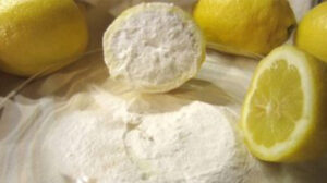 Înmuiați o jumătate de lămâie în bicarbonatul de sodat ... Rezultatele sunt fantastice!