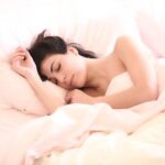 6 moduri de te răcori în timpul căldurii de vară, pentru un somn bun
