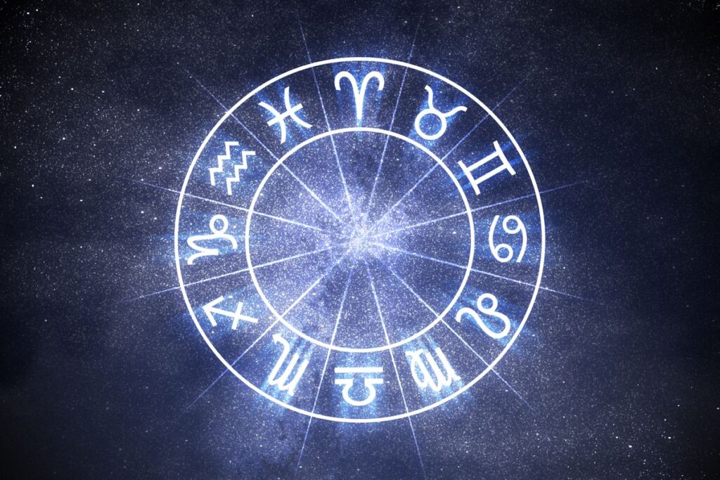 Horoscopul de azi, 8 februarie 2022. Ce zodii au noroc marți