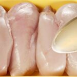De ce nu trebuie să speli carnea de pui înainte de a o găti. Ce trebuie să faci ca să scapi de hormoni și bacterii